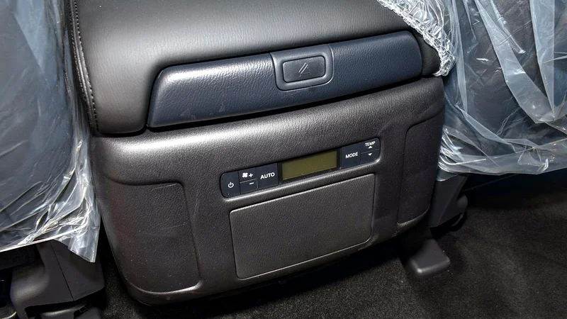Nissan Armada - Image 13