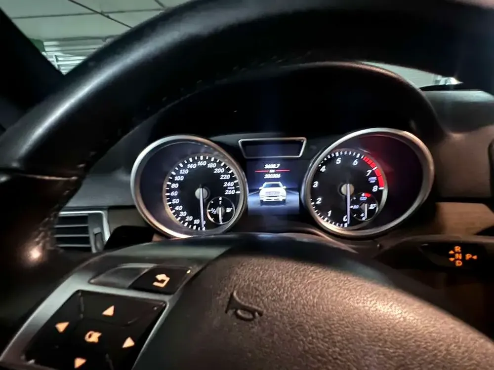 Mercedes 2015 Mercedes ML400 American Specs GCC Registered 4MATIC - Image 6