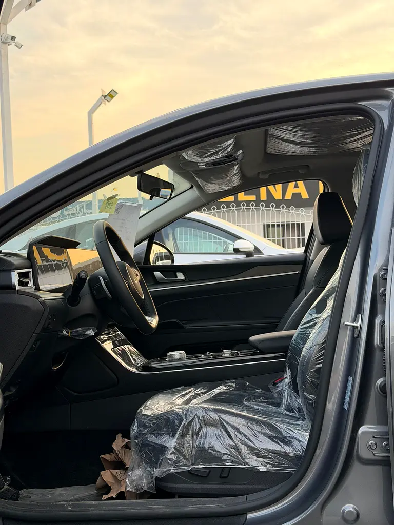 KIA K5 1.5T LUXURY 2025 - Image 8