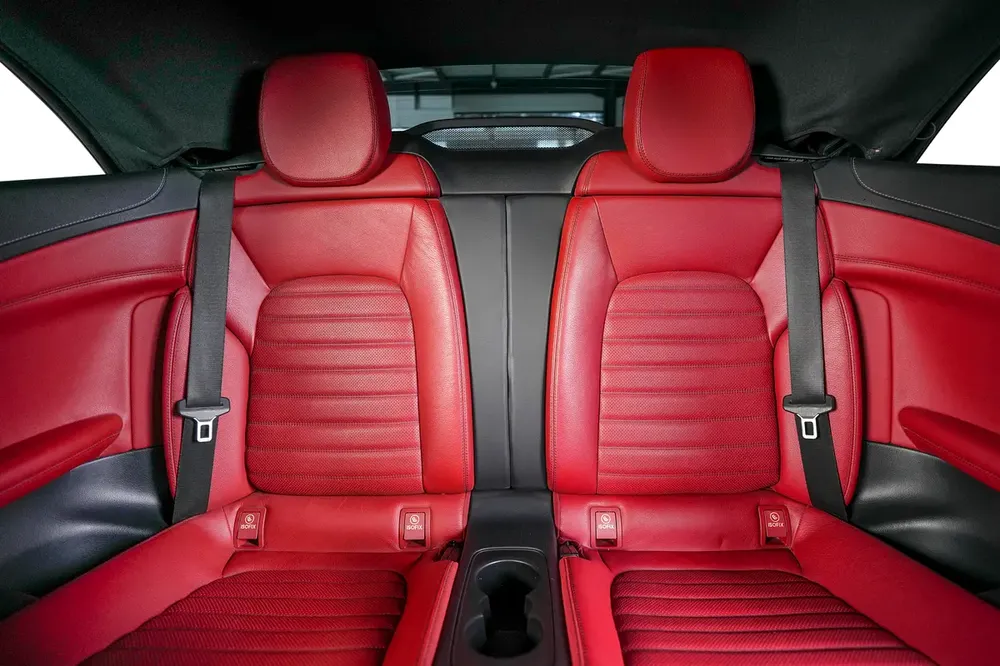 Mercedes Benz C43-AMG-GCC-full service history with Mercedes -well maintained-high specifications - Image 19