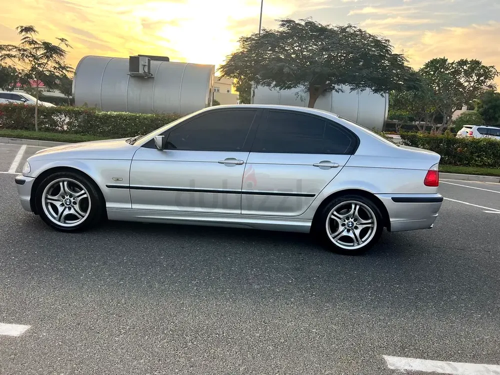 BMW 3-Series 2001 320i | Japanese Specs | Excellent Condition - Image 4