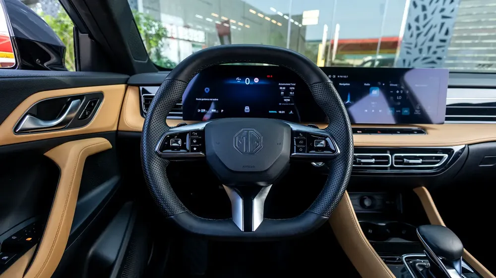 MG HS Luxury 2025, GCC Specs under Agency Warranty and Service Contract - Image 12