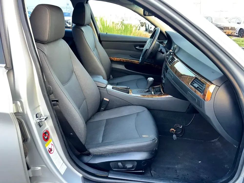 SUPER CLEAN BMW325I FULL OPTION 45000 K.M ONLY FRESH JAPAN IMPORTED - Image 10