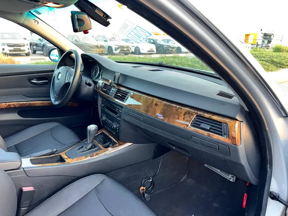 SUPER CLEAN BMW325I FULL OPTION 45000 K.M ONLY FRESH JAPAN IMPORTED - Image 11