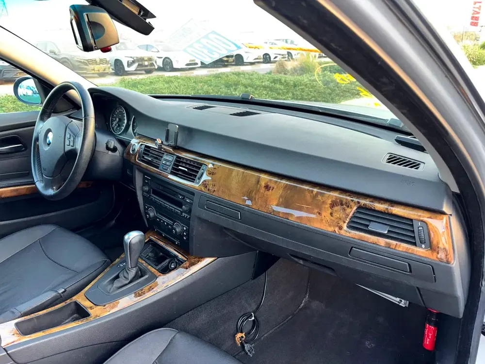 SUPER CLEAN BMW325I FULL OPTION 45000 K.M ONLY FRESH JAPAN IMPORTED - Image 12