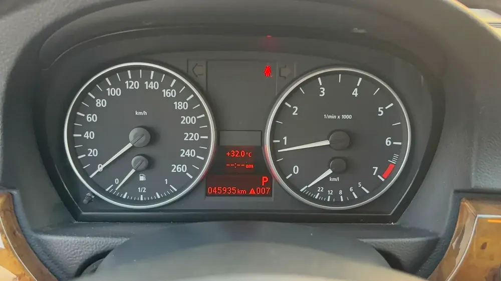SUPER CLEAN BMW325I FULL OPTION 45000 K.M ONLY FRESH JAPAN IMPORTED - Image 19