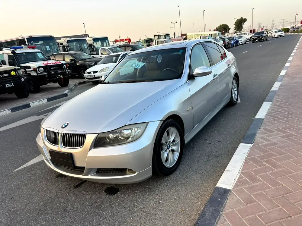 SUPER CLEAN BMW325I FULL OPTION 45000 K.M ONLY FRESH JAPAN IMPORTED - Image 4