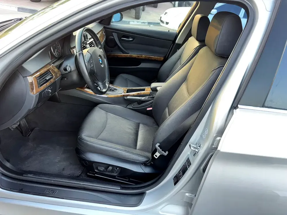 SUPER CLEAN BMW325I FULL OPTION 45000 K.M ONLY FRESH JAPAN IMPORTED - Image 8