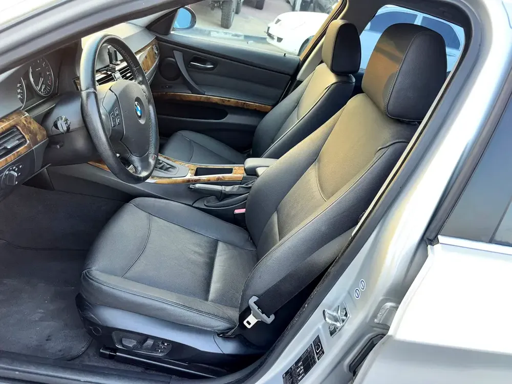 SUPER CLEAN BMW325I FULL OPTION 45000 K.M ONLY FRESH JAPAN IMPORTED - Image 9
