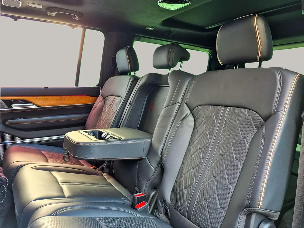 AED 3966/month | 2023 Jeep Grand Wagoneer Series III | GCC Specs | Ref#444478 - Image 12