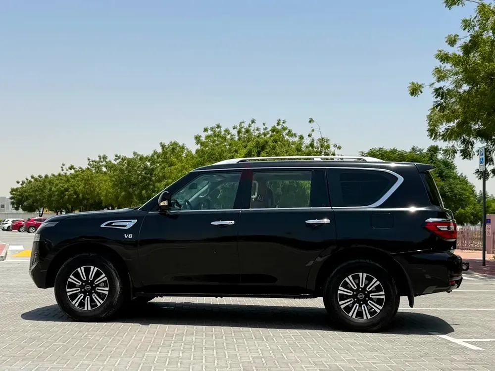 Nissan Patrol LE GCC Specs BUMBER TO BUMPER ORIGINAL PAINT, CLEAN TITTLE - Image 5