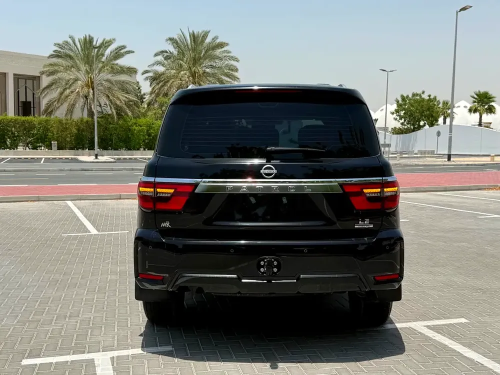 Nissan Patrol LE GCC Specs BUMBER TO BUMPER ORIGINAL PAINT, CLEAN TITTLE - Image 7