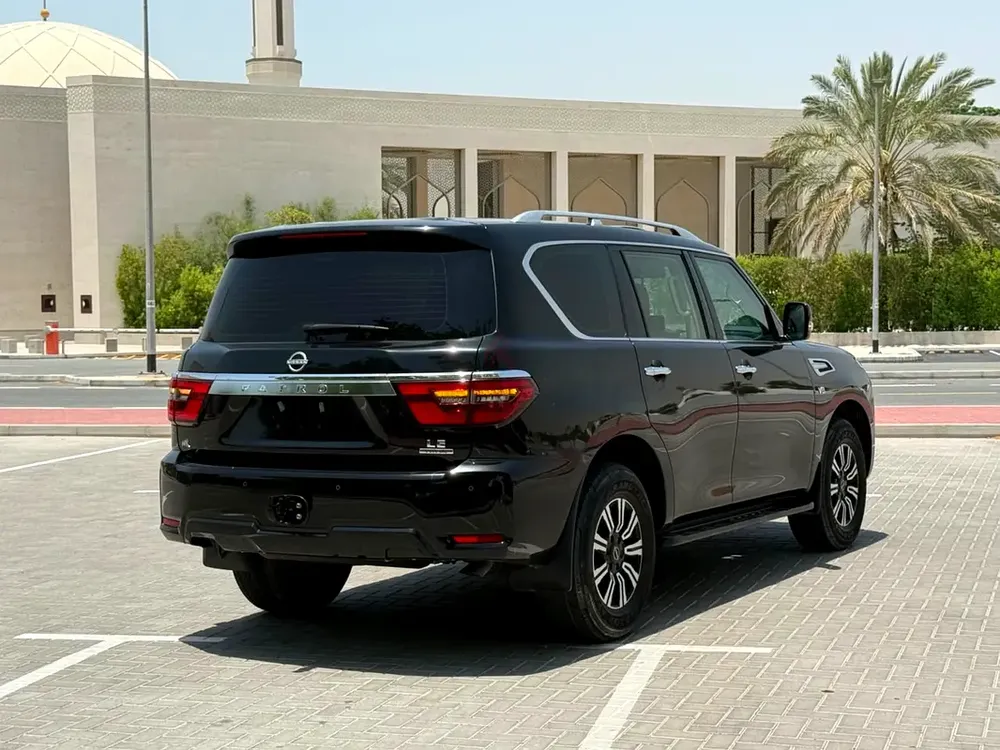 Nissan Patrol LE GCC Specs BUMBER TO BUMPER ORIGINAL PAINT, CLEAN TITTLE - Image 8