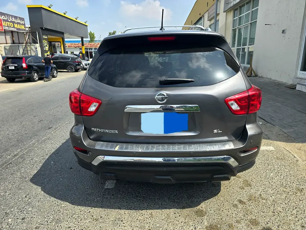Nissan pathfinder Le full option free accident original paint first owner - Image 5