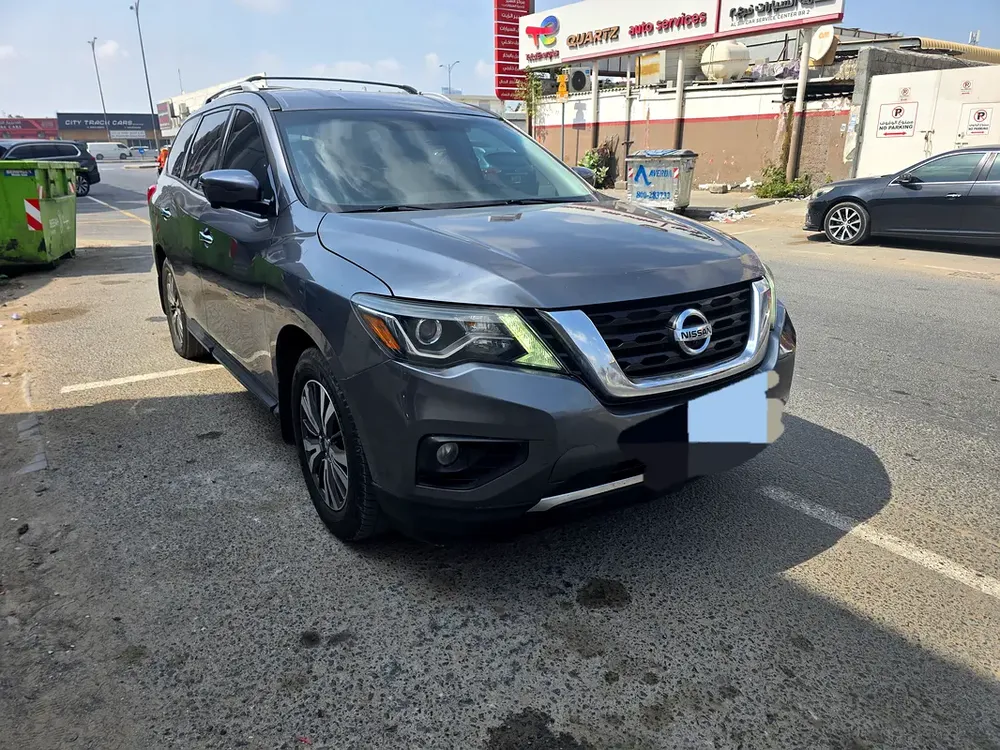 Nissan pathfinder Le full option free accident original paint first owner - Image 6