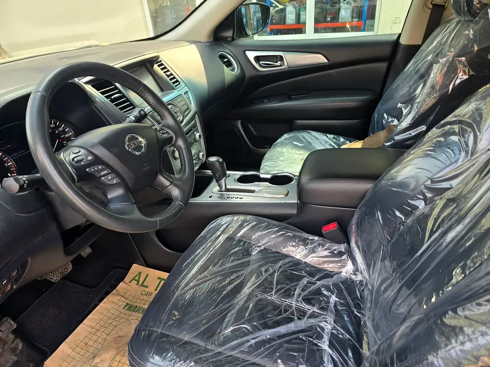 Nissan pathfinder Le full option free accident original paint first owner - Image 7