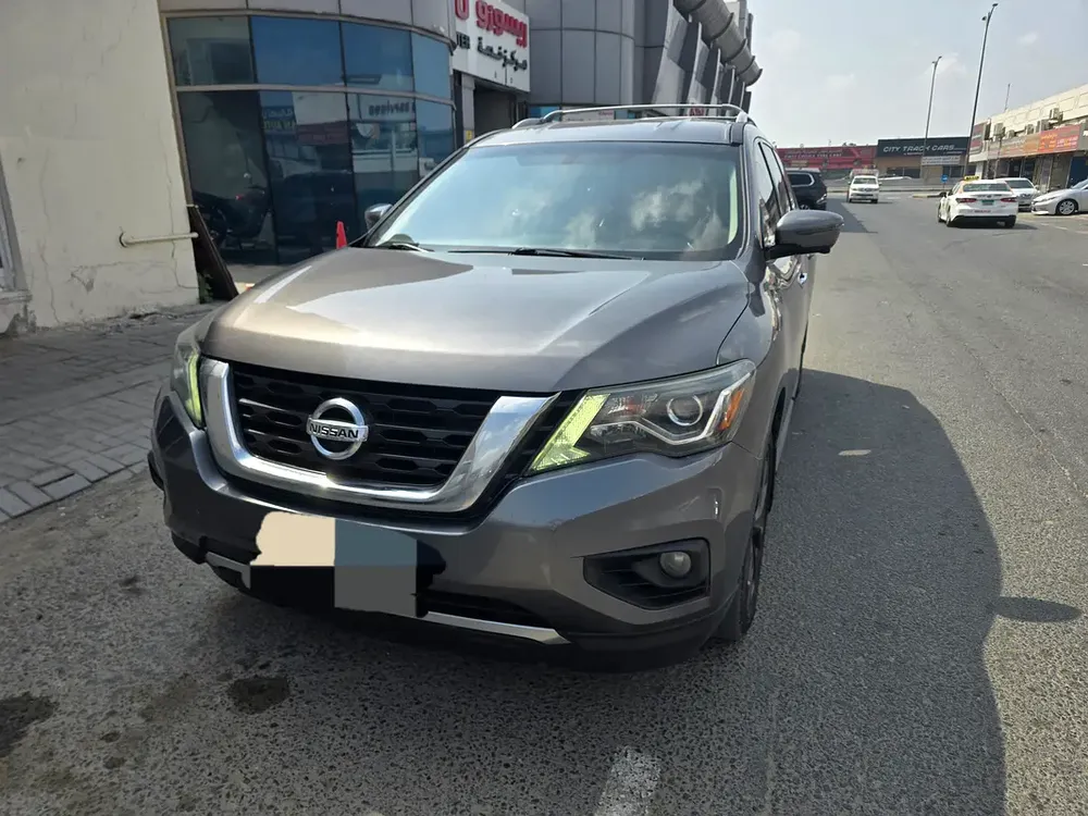 Nissan pathfinder Le full option free accident original paint first owner - Image 8