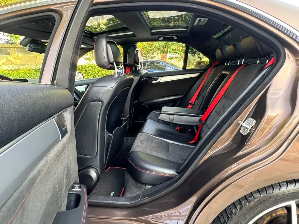 GCC 2014 Mercedes-Benz C200 2.0L 4 Cylinders // IMMACULATE CONDITION!!! - Image 12