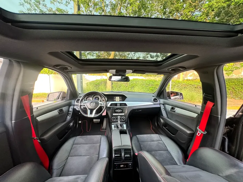 GCC 2014 Mercedes-Benz C200 2.0L 4 Cylinders // IMMACULATE CONDITION!!! - Image 13