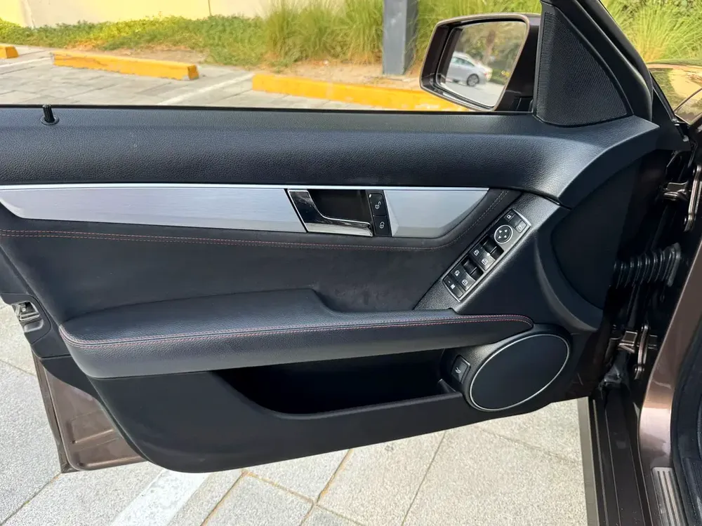 GCC 2014 Mercedes-Benz C200 2.0L 4 Cylinders // IMMACULATE CONDITION!!! - Image 16