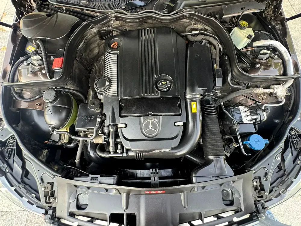 GCC 2014 Mercedes-Benz C200 2.0L 4 Cylinders // IMMACULATE CONDITION!!! - Image 18