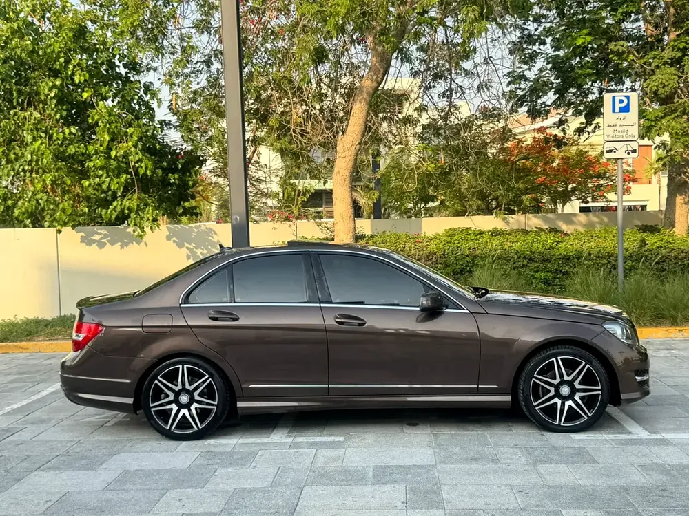GCC 2014 Mercedes-Benz C200 2.0L 4 Cylinders // IMMACULATE CONDITION!!! - Image 4
