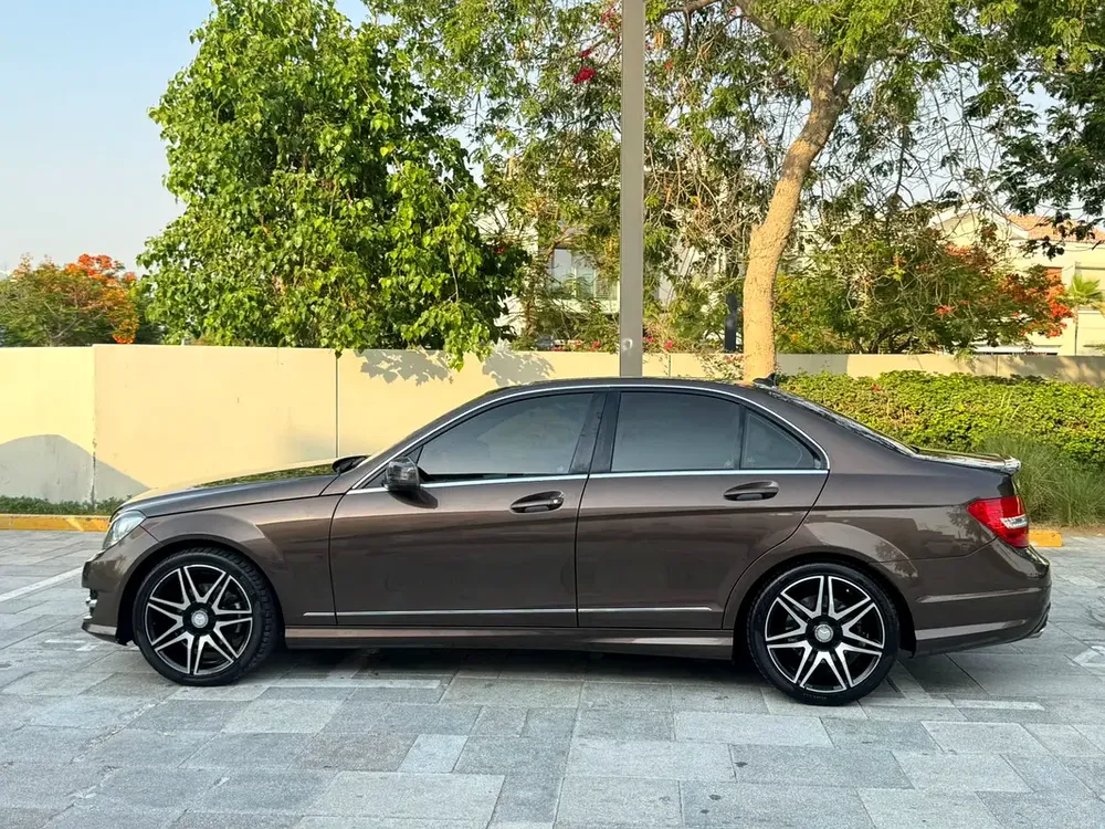 GCC 2014 Mercedes-Benz C200 2.0L 4 Cylinders // IMMACULATE CONDITION!!! - Image 5