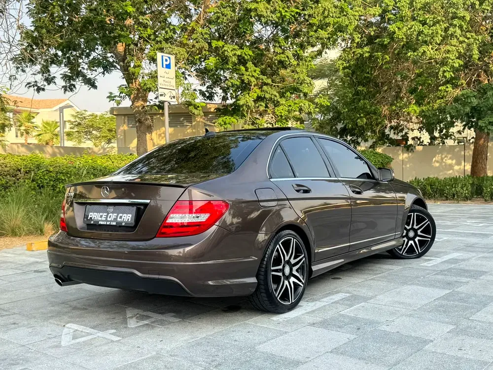 GCC 2014 Mercedes-Benz C200 2.0L 4 Cylinders // IMMACULATE CONDITION!!! - Image 6