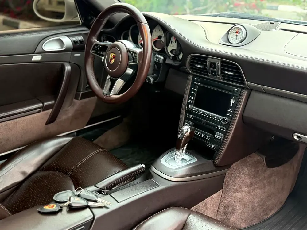 PORSCHE 911 TARGA 4 2010 GCC TOP OF RANGE 2 KEY FULL SERVICE HISTORY FOR EXPORT - Image 10