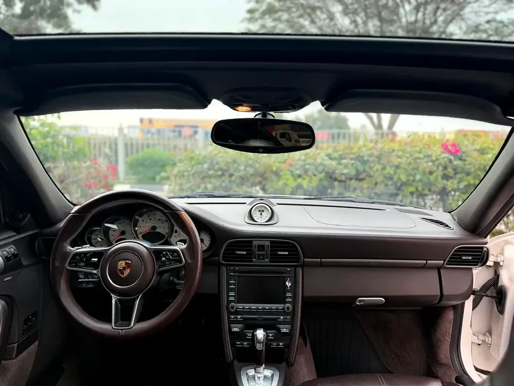 PORSCHE 911 TARGA 4 2010 GCC TOP OF RANGE 2 KEY FULL SERVICE HISTORY FOR EXPORT - Image 11