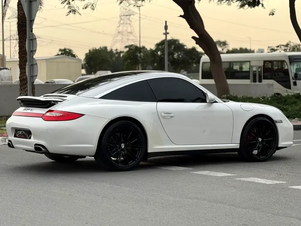 PORSCHE 911 TARGA 4 2010 GCC TOP OF RANGE 2 KEY FULL SERVICE HISTORY FOR EXPORT - Image 4