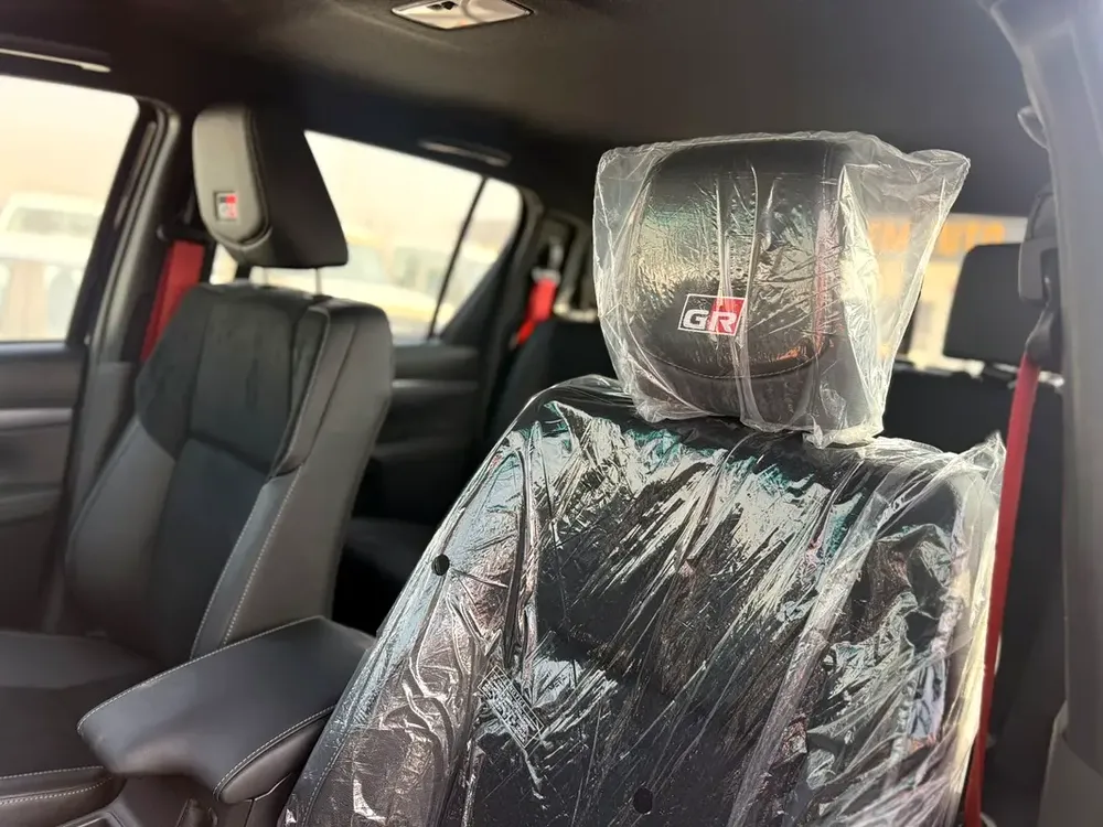 Toyota Hilux GR sport 4.0 2026 - Image 10