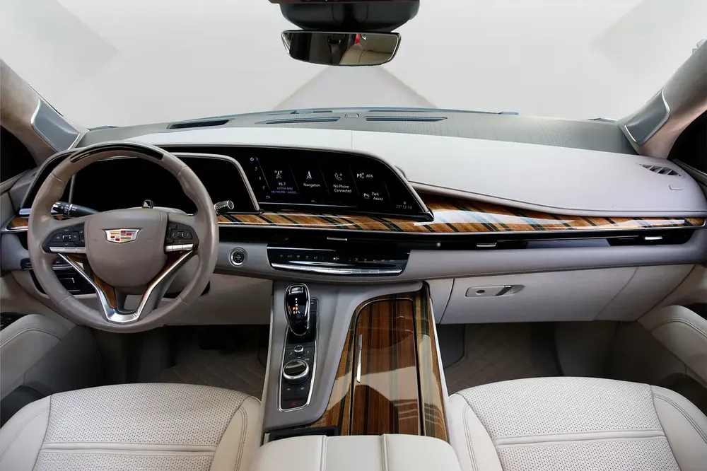 CADILLAC ESCALADE - ESV 4WD - PREMIUM LUXURY  - 2023 - FULLY LOADED - AMZING CONDITION - Image 12