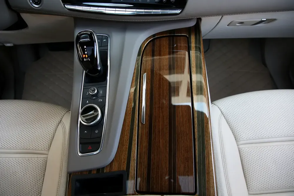 CADILLAC ESCALADE - ESV 4WD - PREMIUM LUXURY  - 2023 - FULLY LOADED - AMZING CONDITION - Image 16