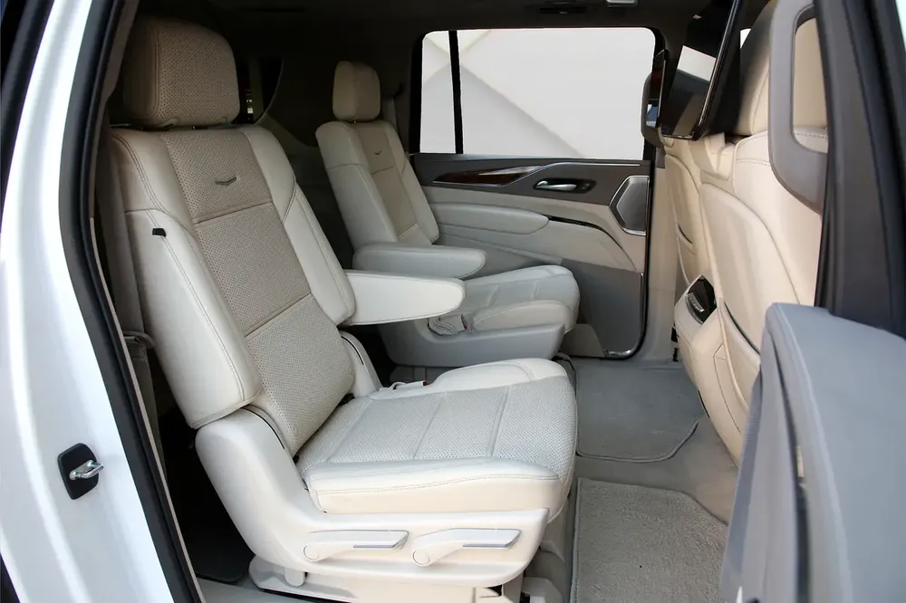 CADILLAC ESCALADE - ESV 4WD - PREMIUM LUXURY  - 2023 - FULLY LOADED - AMZING CONDITION - Image 17