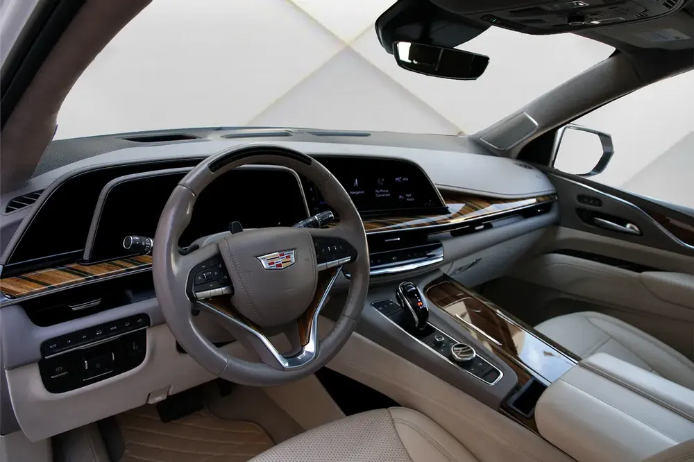 CADILLAC ESCALADE - ESV 4WD - PREMIUM LUXURY  - 2023 - FULLY LOADED - AMZING CONDITION - Image 8