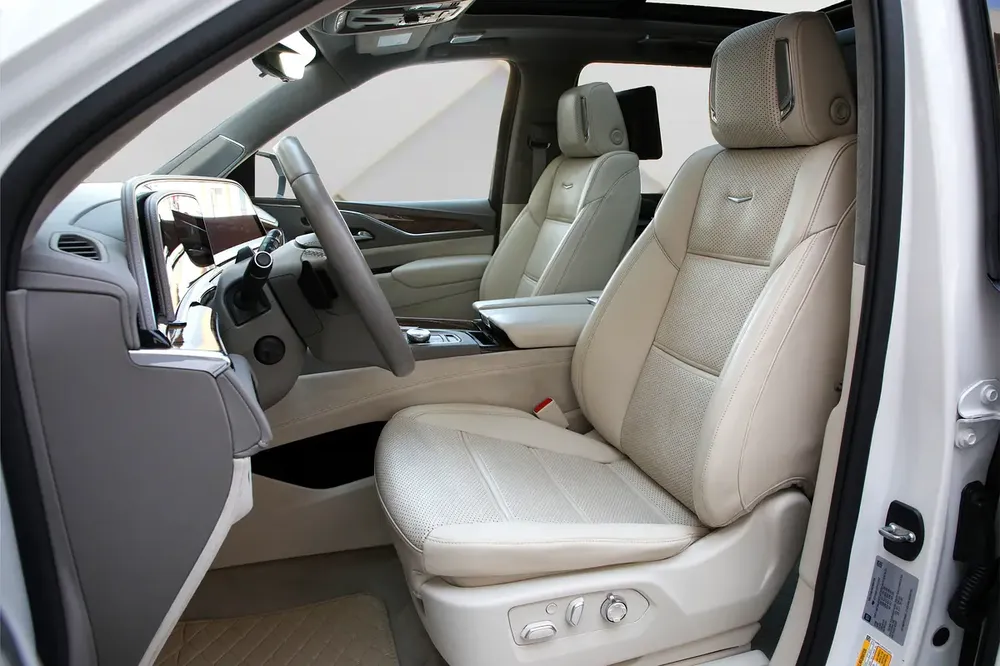 CADILLAC ESCALADE - ESV 4WD - PREMIUM LUXURY  - 2023 - FULLY LOADED - AMZING CONDITION - Image 9
