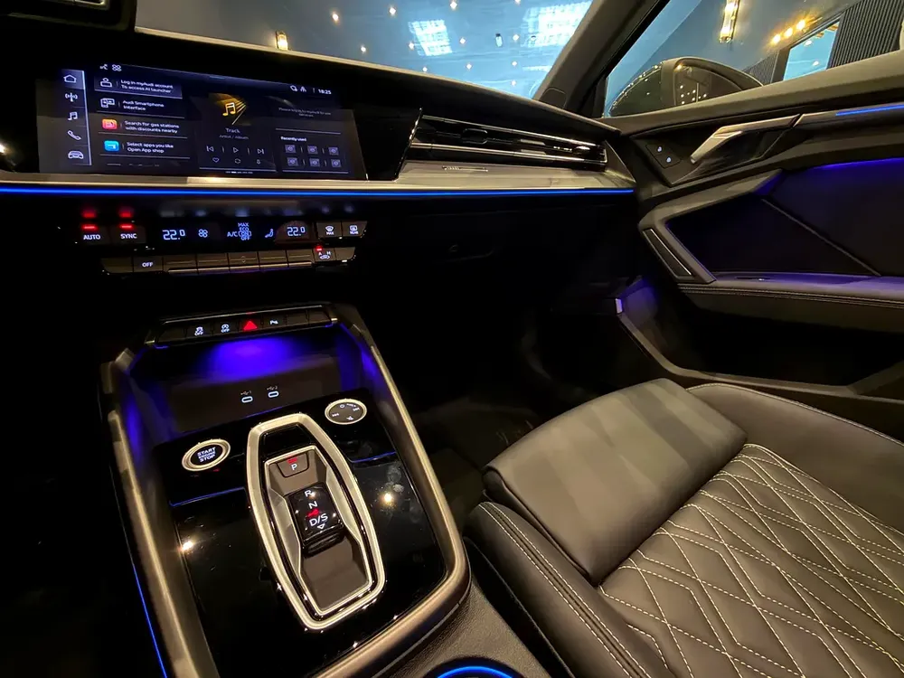 AED 1,993 PM | 0 KM | 3-Year Warranty + Service Plan | Green | Black Leather - Image 14