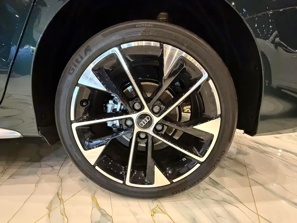 AED 1,993 PM | 0 KM | 3-Year Warranty + Service Plan | Green | Black Leather - Image 15
