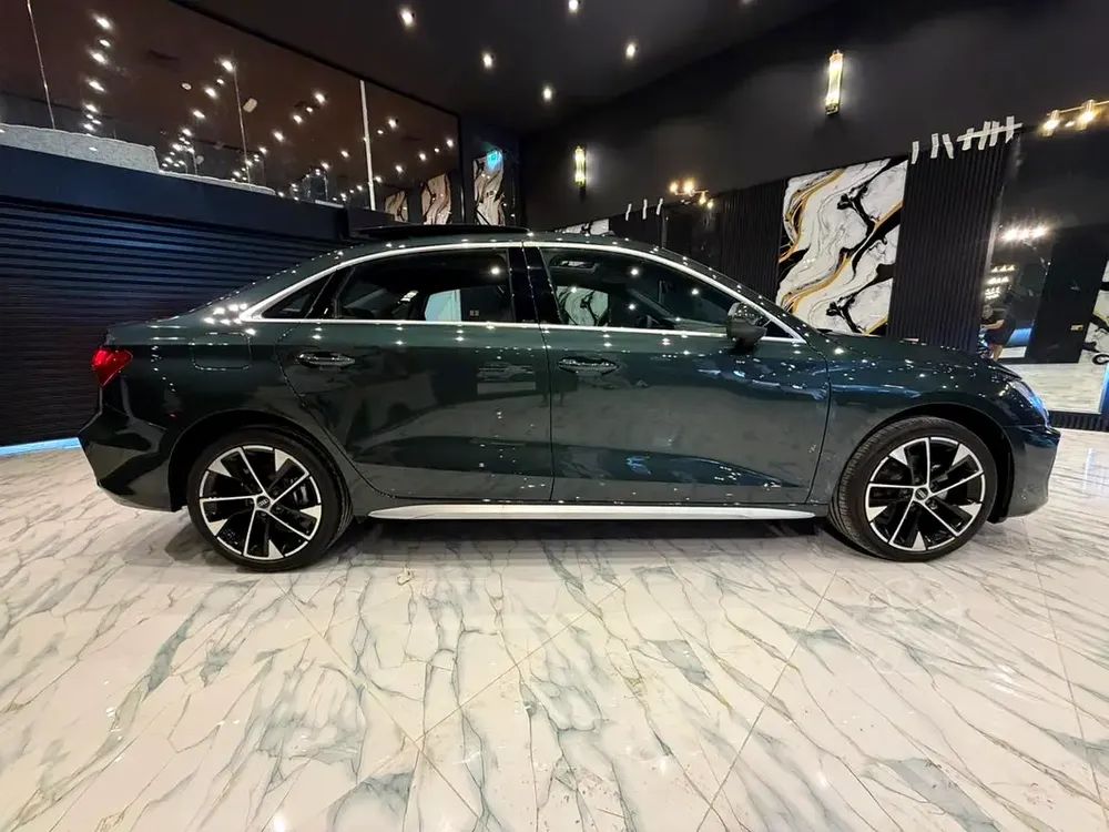 AED 1,993 PM | 0 KM | 3-Year Warranty + Service Plan | Green | Black Leather - Image 4