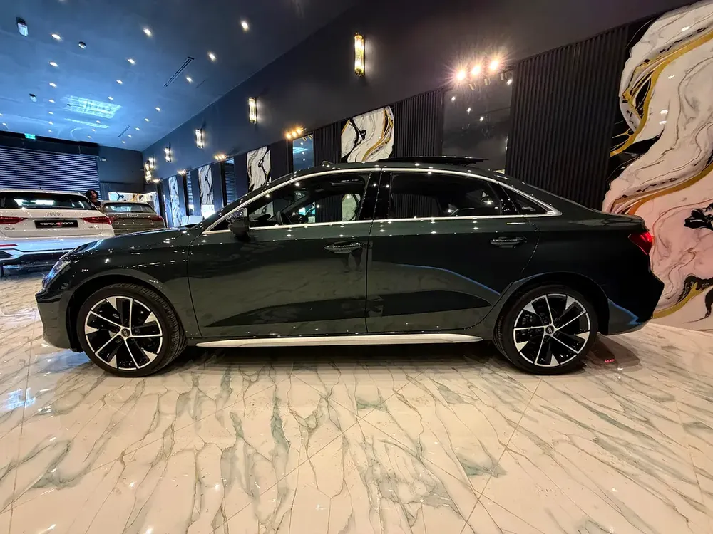 AED 1,993 PM | 0 KM | 3-Year Warranty + Service Plan | Green | Black Leather - Image 5