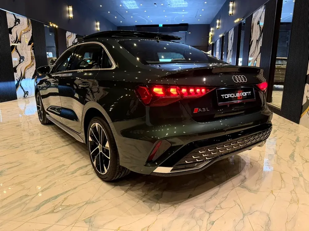 AED 1,993 PM | 0 KM | 3-Year Warranty + Service Plan | Green | Black Leather - Image 8