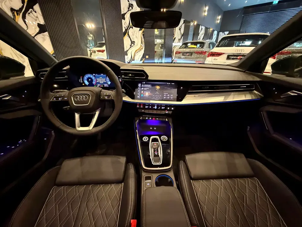 AED 1,993 PM | 0 KM | 3-Year Warranty + Service Plan | Green | Black Leather - Image 9