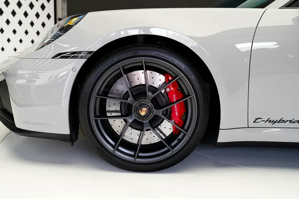 Porsche 911 Carrera GTS 2025 | GCC Specs | Like New Condition - Image 5