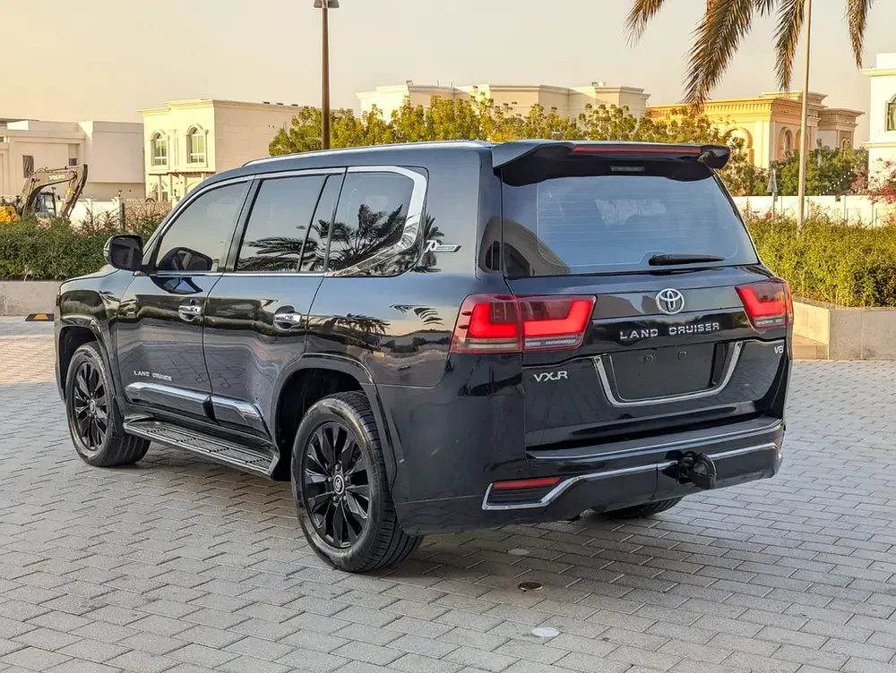 TOYOTA LAND CRUISER 2008 FACELIFTED 2025 VXR V8 FULL OPTION GCC IN EXCELLENT CONDITION - Image 15