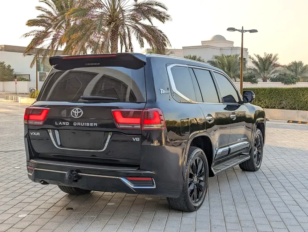TOYOTA LAND CRUISER 2008 FACELIFTED 2025 VXR V8 FULL OPTION GCC IN EXCELLENT CONDITION - Image 16