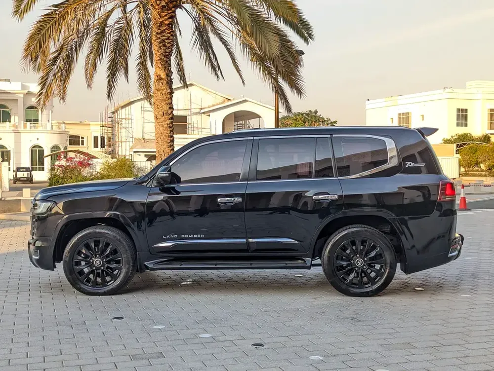 TOYOTA LAND CRUISER 2008 FACELIFTED 2025 VXR V8 FULL OPTION GCC IN EXCELLENT CONDITION - Image 17