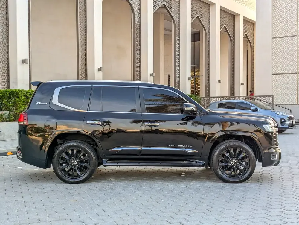 TOYOTA LAND CRUISER 2008 FACELIFTED 2025 VXR V8 FULL OPTION GCC IN EXCELLENT CONDITION - Image 18