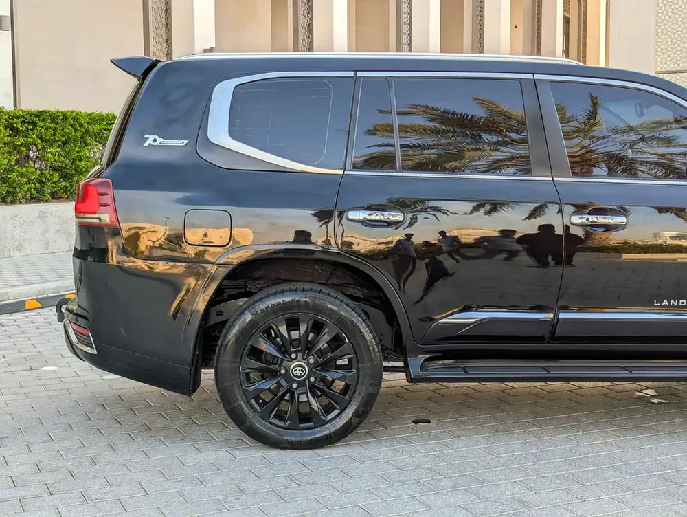 TOYOTA LAND CRUISER 2008 FACELIFTED 2025 VXR V8 FULL OPTION GCC IN EXCELLENT CONDITION - Image 9