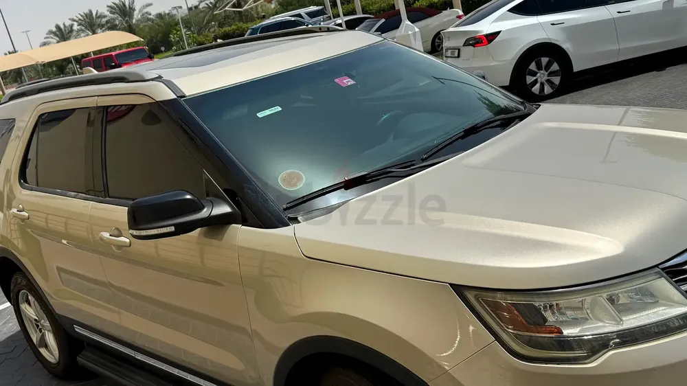 Single owner dealer maintained excellent condition Ford explorer GCC specs - Image 4